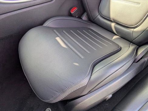 New 2025 Mercedes-Benz C 300 4MATIC Sedan image 4