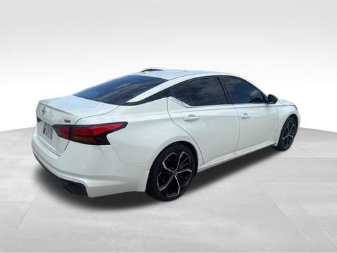 Used 2024 Nissan Altima 2.5 SR w/ SR Premium Package FWD image 5