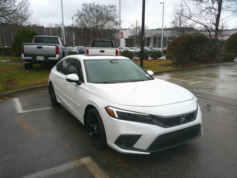 Used 2023 Honda Civic Sport Touring image 2