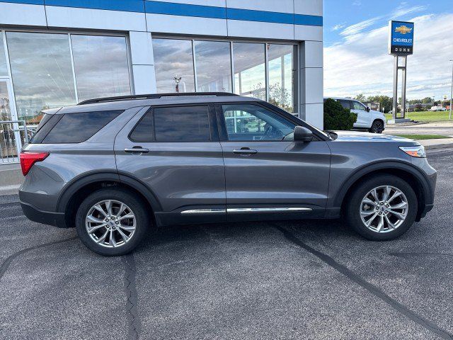 Used 2021 Ford Explorer XLT w/ Equipment Group 202A AWD/4WD image 2