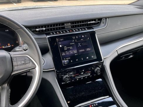 Used 2024 Jeep Grand Cherokee L Laredo image 6