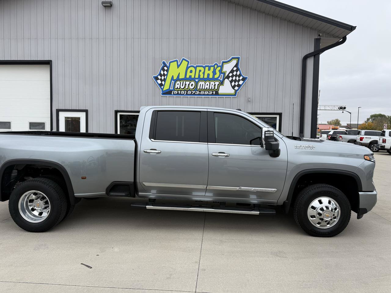 Used 2025 Chevrolet Silverado 3500 High Country w/ High Country Premium Package AWD/4WD image 5