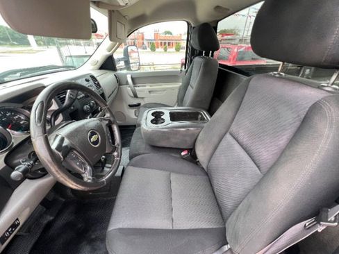 Used 2014 Chevrolet Silverado 2500 W/T AWD/4WD image 9