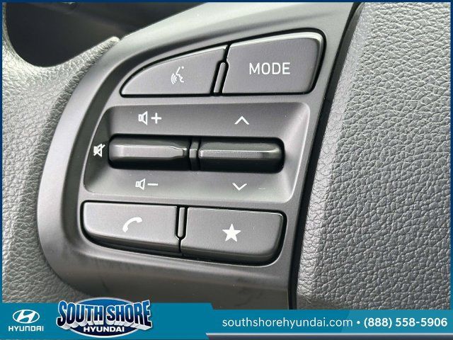 Certified 2025 Hyundai Venue SE FWD image 20