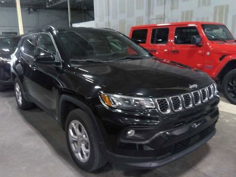 Used 2024 Jeep Compass Latitude AWD/4WD image 3