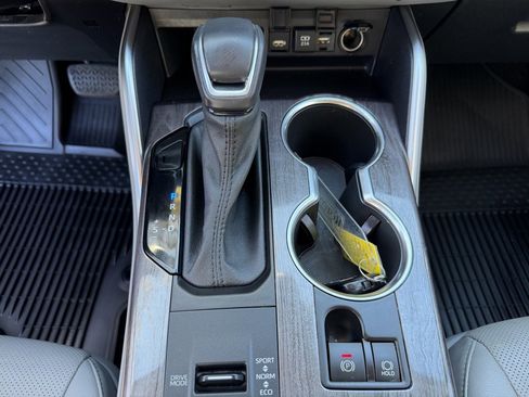 Used 2021 Toyota Highlander Limited image 27