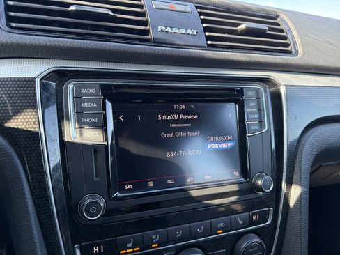 Used 2018 Volkswagen Passat 3.6 image 19