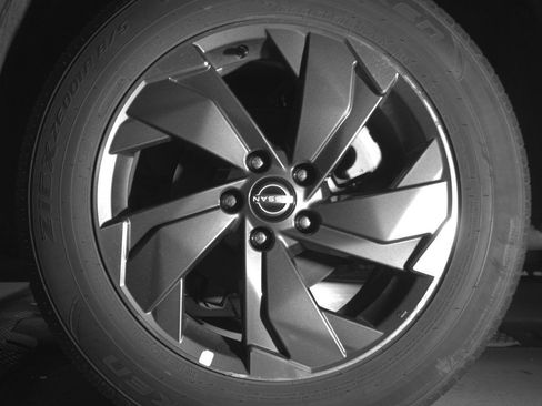 Used 2025 Nissan Rogue SV FWD image 14
