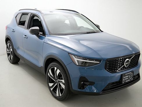 Certified 2024 Volvo XC40 B5 Ultimate w/ Climate Package AWD/4WD image 4