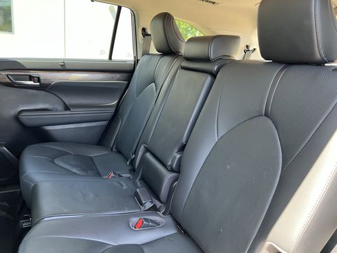 Used 2020 Toyota Highlander Limited AWD/4WD image 32
