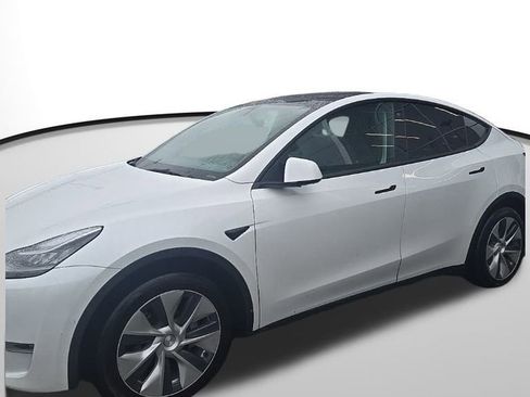 Used 2021 Tesla Model Y Long Range image 1