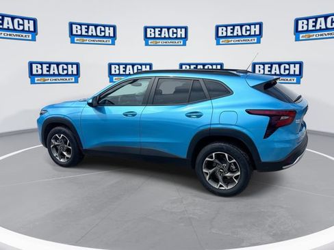 Used 2025 Chevrolet Trax LT FWD image 8
