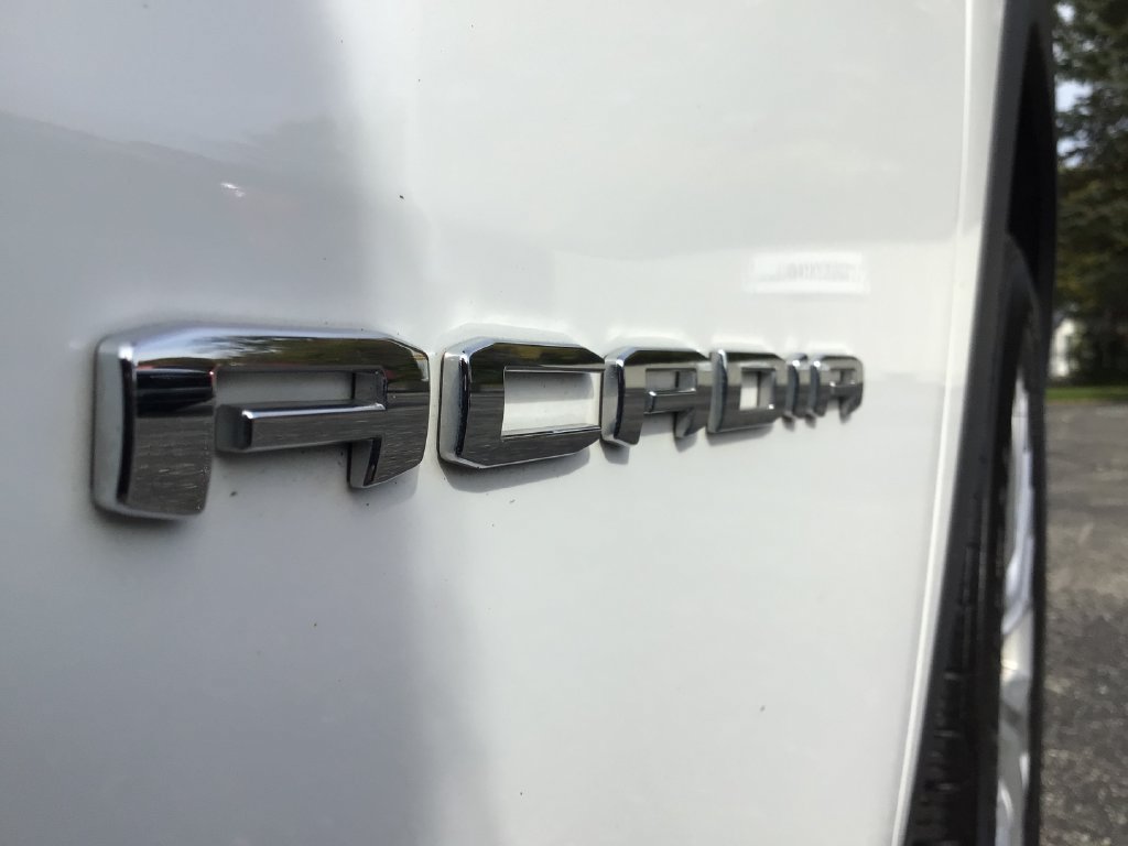 Used 2026 GMC Acadia Elevation w/ Elevation Premium Package FWD image 16
