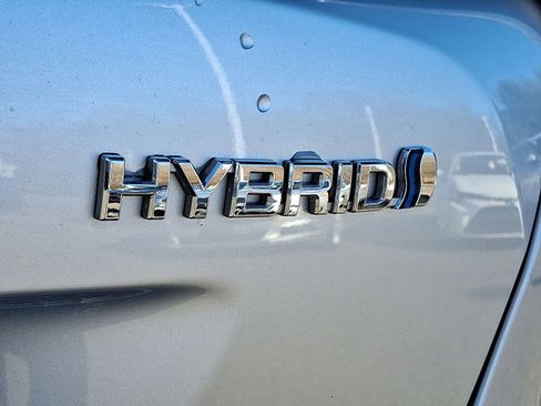 Used 2018 Toyota Prius Three image 26