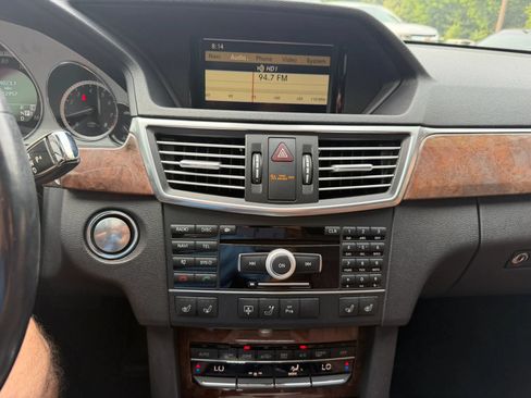 Used 2011 Mercedes-Benz E 550 4MATIC Sedan image 24