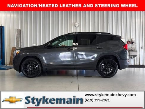 Used 2021 GMC Terrain SLT w/ Infotainment Package II AWD/4WD image 2