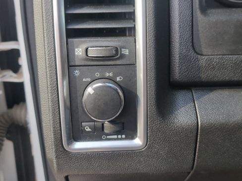 Used 2021 RAM 1500 Classic SLT AWD/4WD image 11