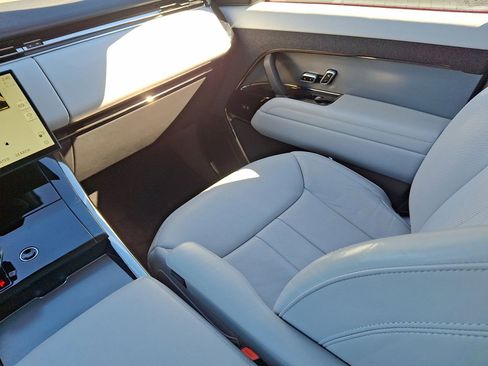 Used 2024 Land Rover Range Rover Sport SE image 11