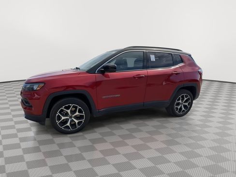 Used 2025 Jeep Compass Limited AWD/4WD image 4