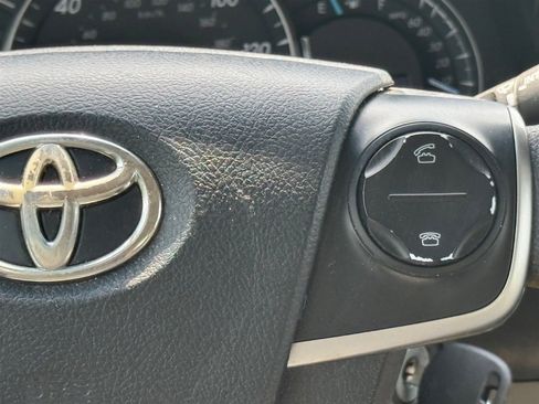 Used 2012 Toyota Camry LE FWD image 12
