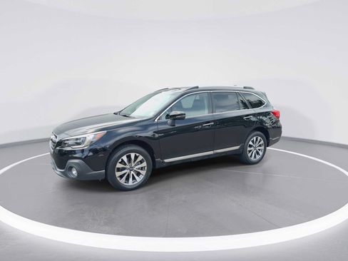 Used 2018 Subaru Outback 2.5i Touring w/ Popular Package #3 AWD/4WD image 4