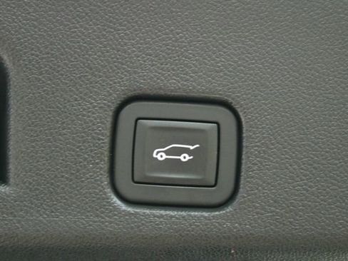 Used 2024 Chevrolet Traverse Z71 image 17