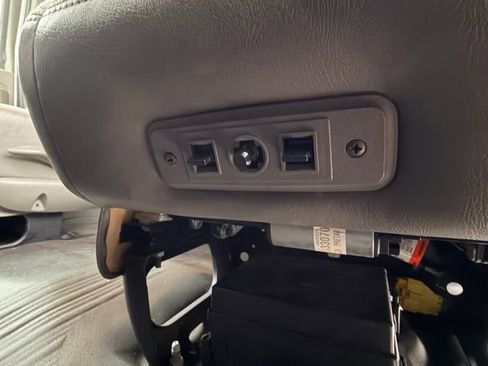 Used 2023 Chevrolet Express 3500 LS image 25