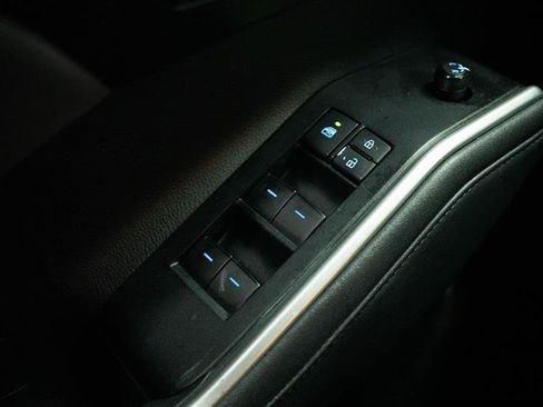 Used 2021 Toyota Highlander LE AWD/4WD image 31