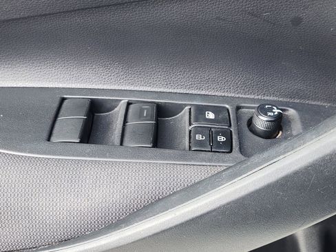 Used 2020 Toyota Corolla LE image 28