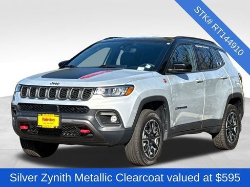 Used 2024 Jeep Compass Trailhawk image 2