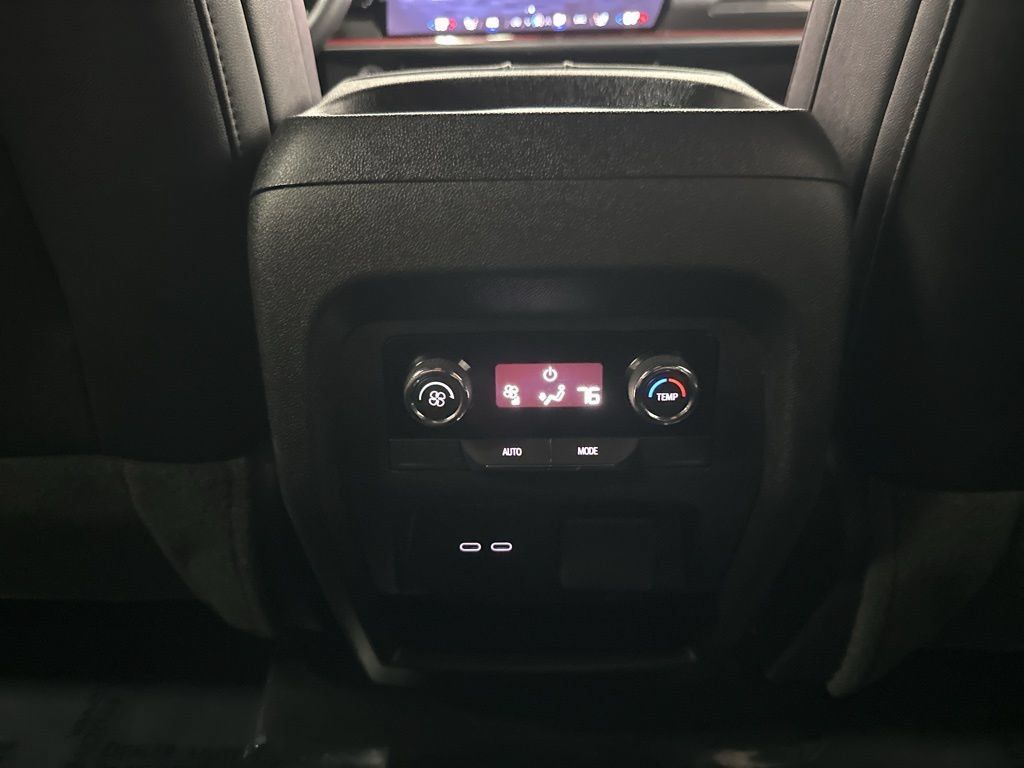 Used 2025 Chevrolet Traverse Z71 w/ Enhanced Driving Package AWD/4WD image 25