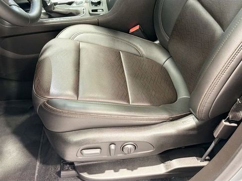 Used 2023 Chevrolet Traverse High Country image 19