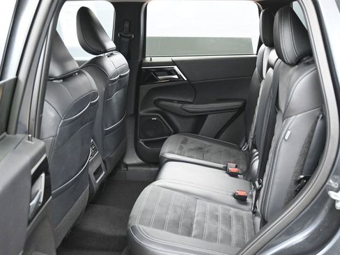 Used 2025 Mitsubishi Outlander SE AWD/4WD image 32