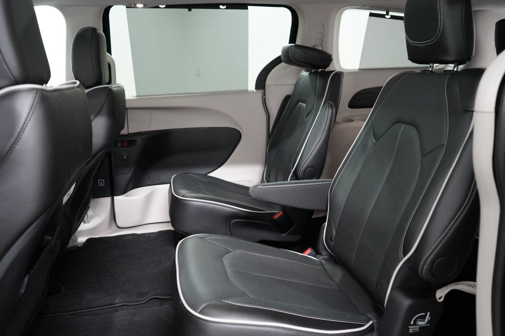 Certified 2024 Chrysler Pacifica Limited AWD/4WD image 20