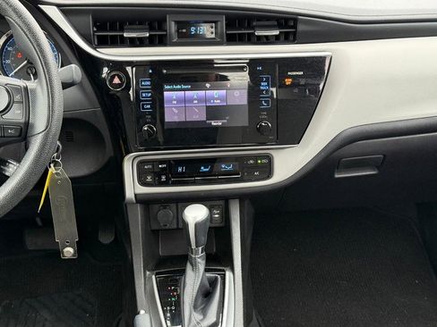 Used 2017 Toyota Corolla LE image 16