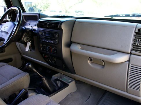 Used 2005 Jeep Wrangler X AWD/4WD image 32