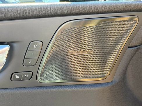 Used 2023 Volvo XC60 B5 Ultimate w/ Protection Package Premier image 16