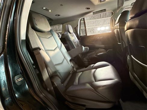 Used 2018 Cadillac Escalade Premium Luxury image 32