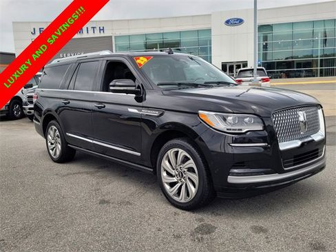Used 2023 Lincoln Navigator L Reserve image 1
