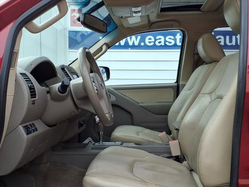 Used 2015 Nissan Frontier SL image 9