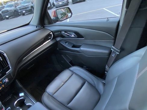 Used 2023 Chevrolet Traverse RS image 29