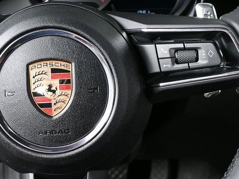 Certified 2025 Porsche Macan image 11