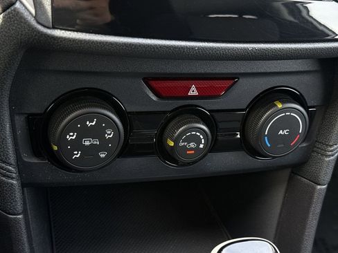 Used 2018 Subaru Crosstrek 2.0i Premium w/ Eyesight System image 22