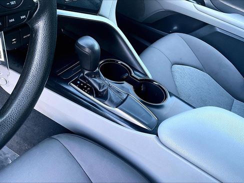 Used 2019 Toyota Camry LE image 16