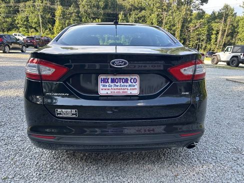 Used 2016 Ford Fusion SE FWD image 4
