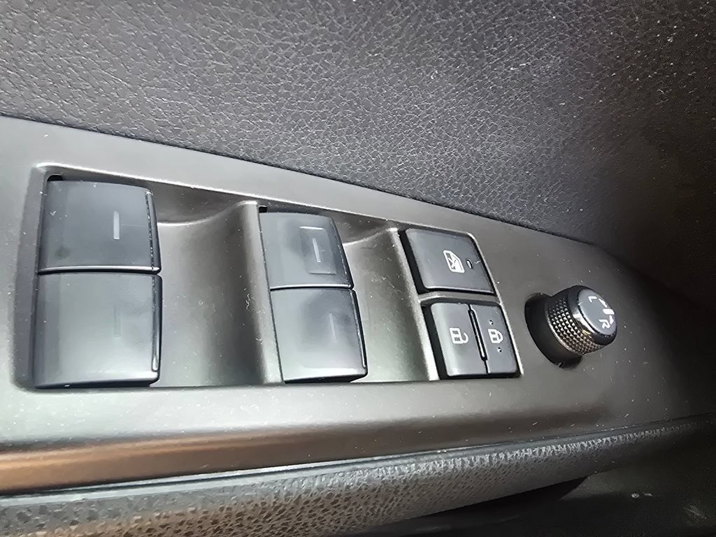 Used 2023 Toyota Camry SE FWD image 21