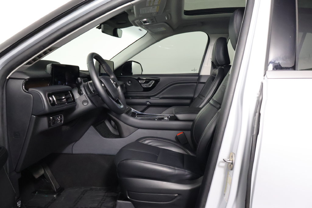 Used 2025 Lincoln Aviator Reserve AWD/4WD image 10