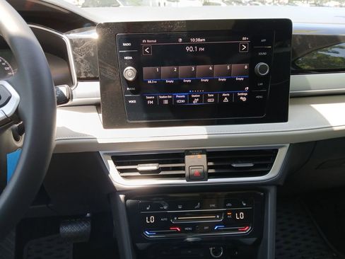 New 2025 Volkswagen Taos SE image 18