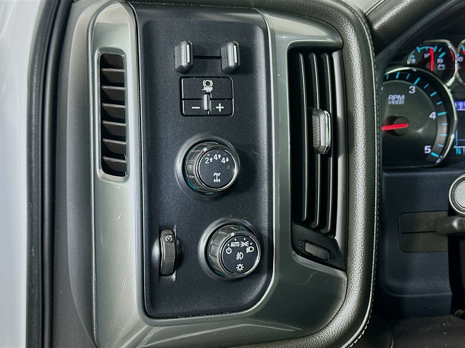 Used 2018 Chevrolet Silverado 2500 LTZ w/ Duramax Plus Package AWD/4WD image 10