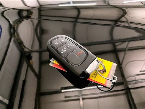 Used 2020 Jeep Cherokee Trailhawk AWD/4WD image 9